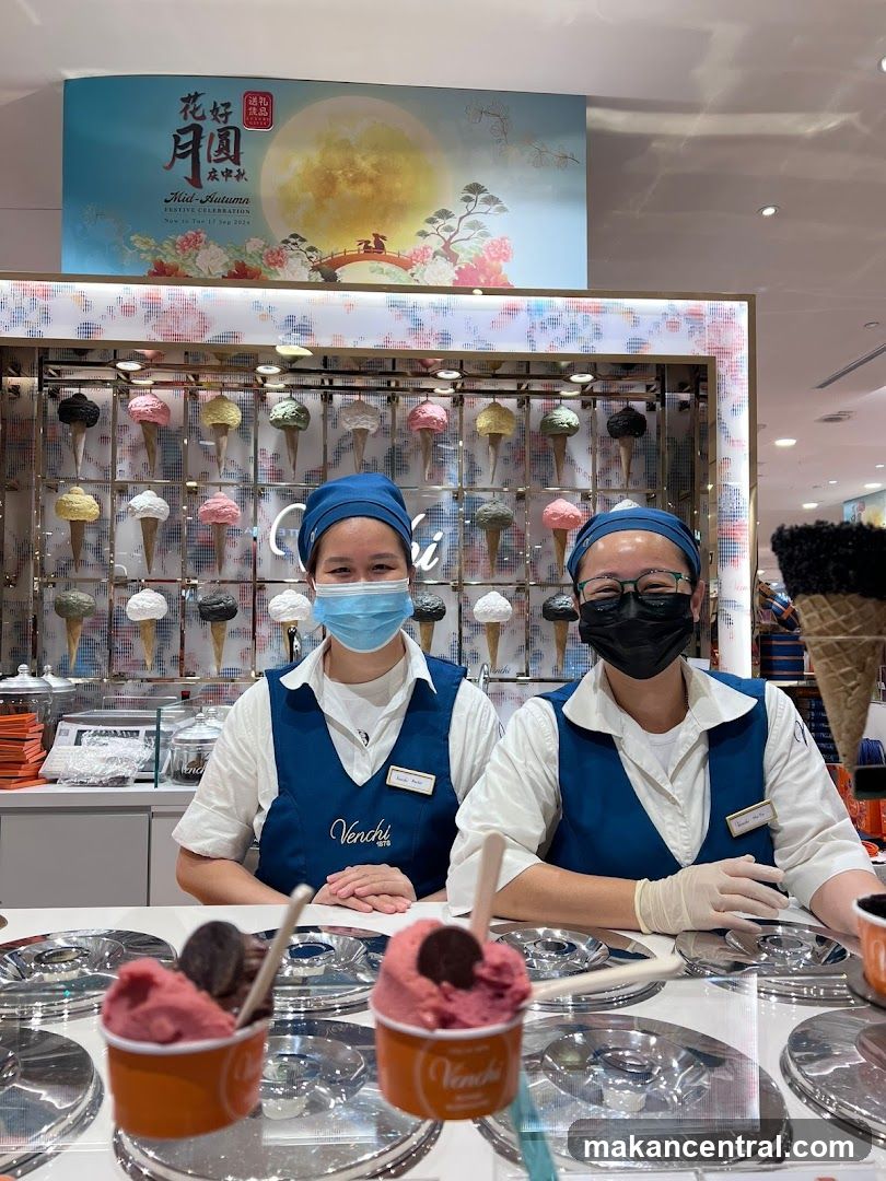 Venchi Ice Cream Staff