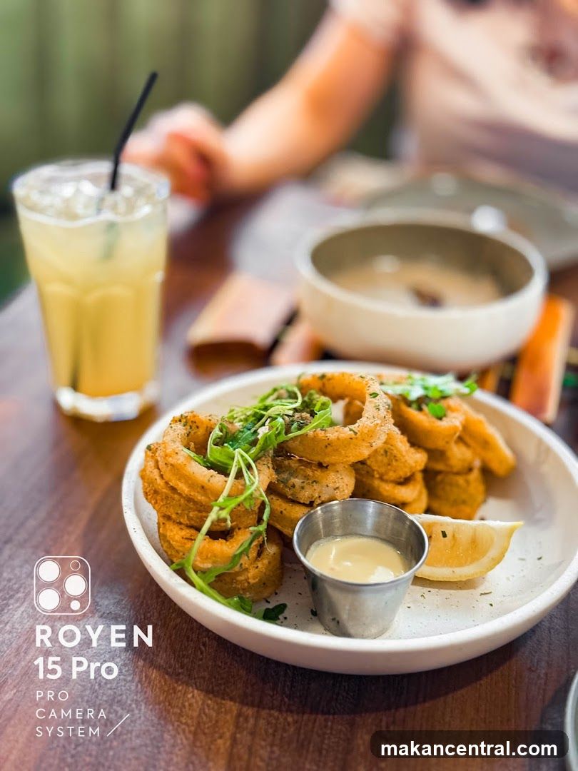 Fried Calamari with Dipping Sauce