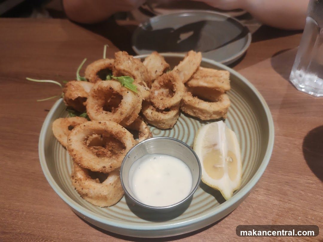 Fried Calamari with Lemon and Dip