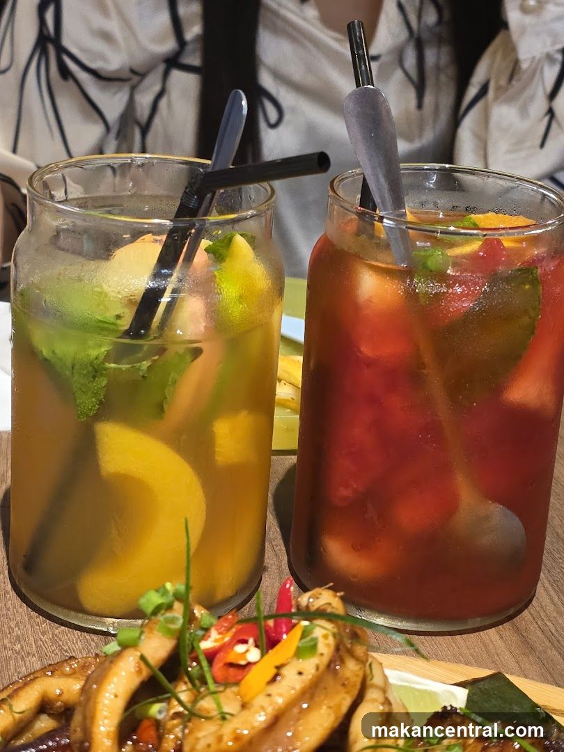 Two refreshing drinks with fruit and mint