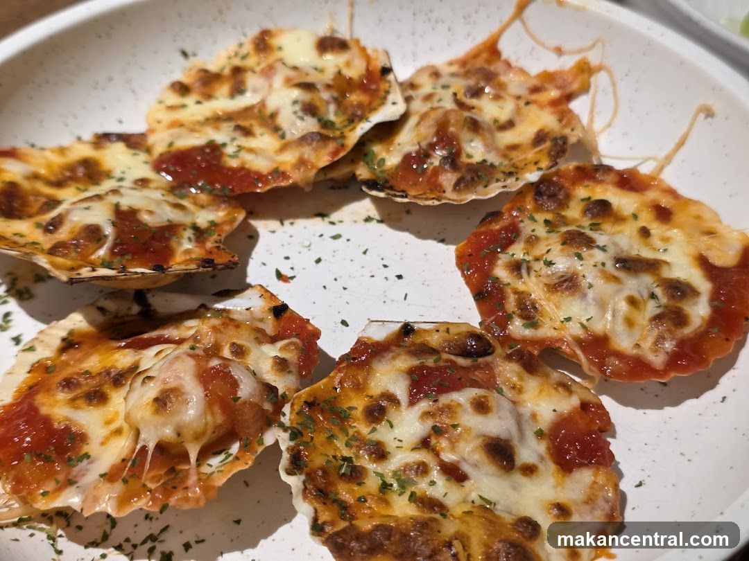 Scallops with Cheese and Tomato Sauce