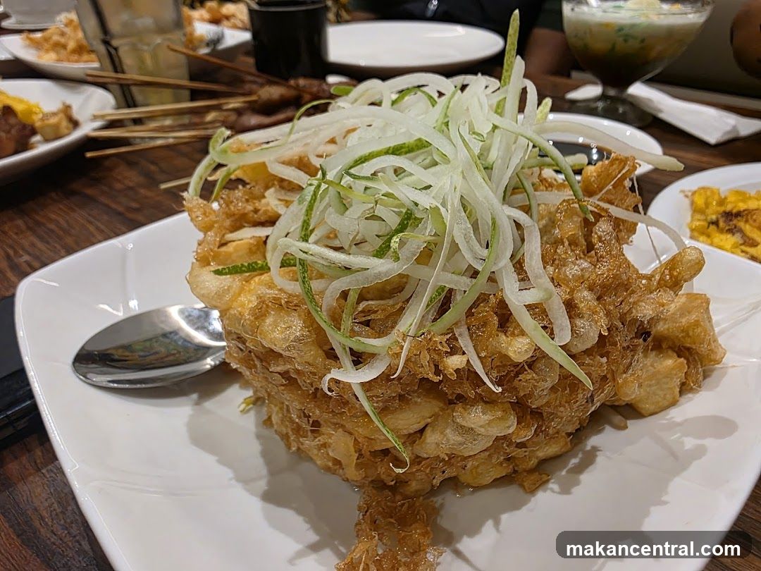 Fried Dish with Shredded Toppings
