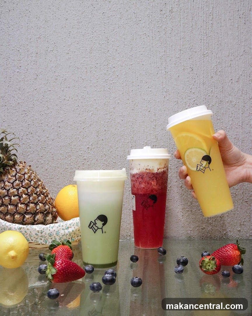 Fruit drinks with fresh fruit