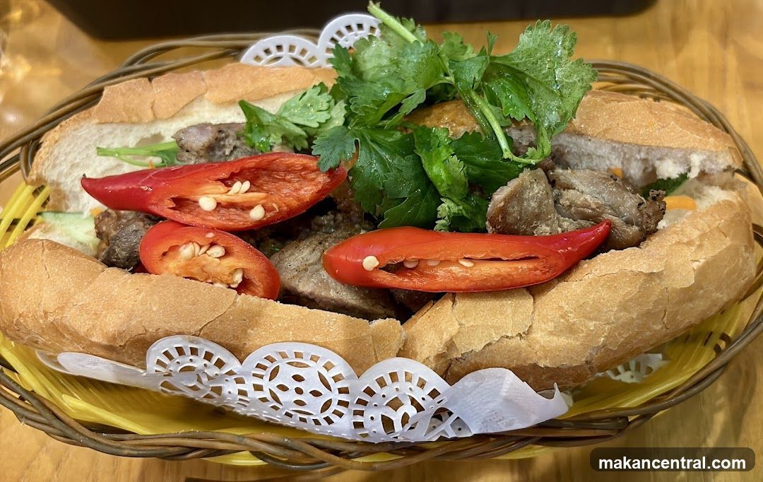 Vietnamese sandwich in basket