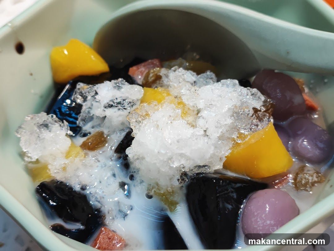 Ice cream dessert bowl