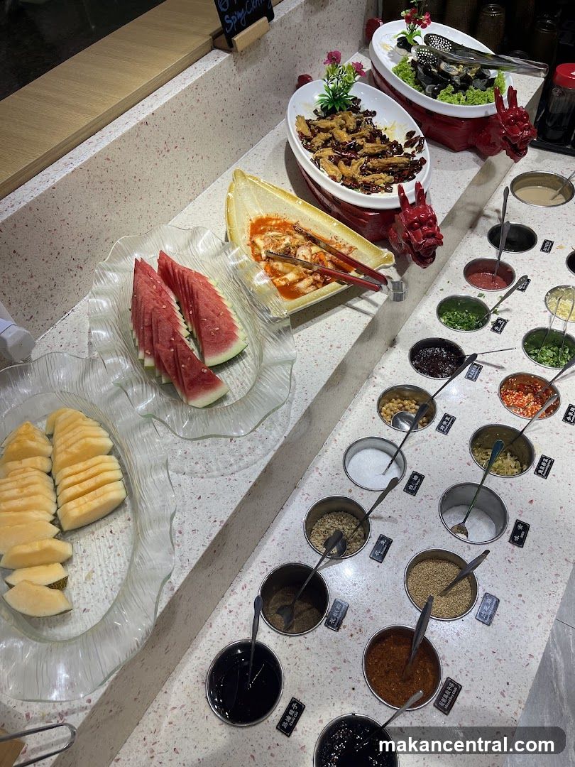 Restaurant buffet counter