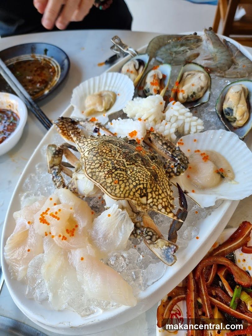 Seafood platter on ice