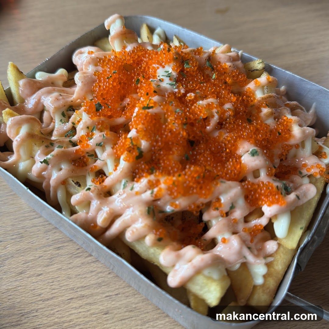 Fries with toppings