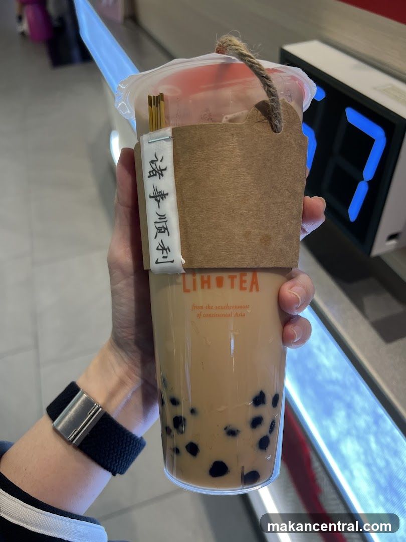 Hand holding bubble tea cup