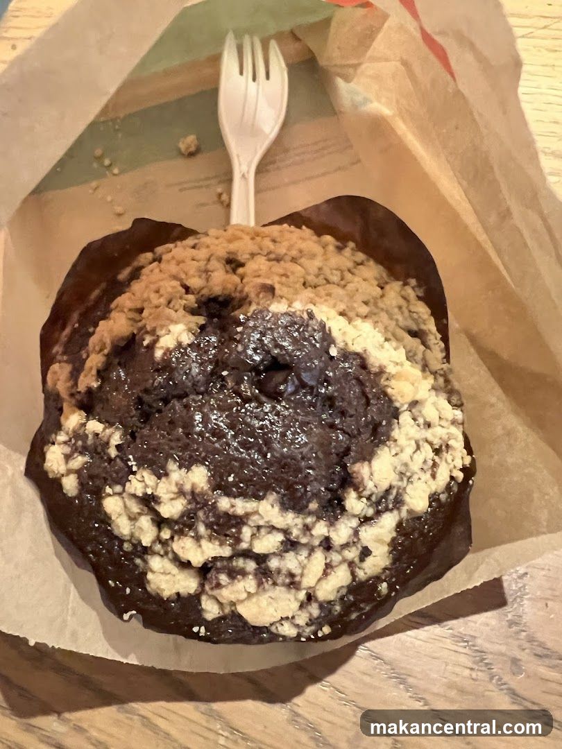 Chocolate Muffin with Crumb Topping