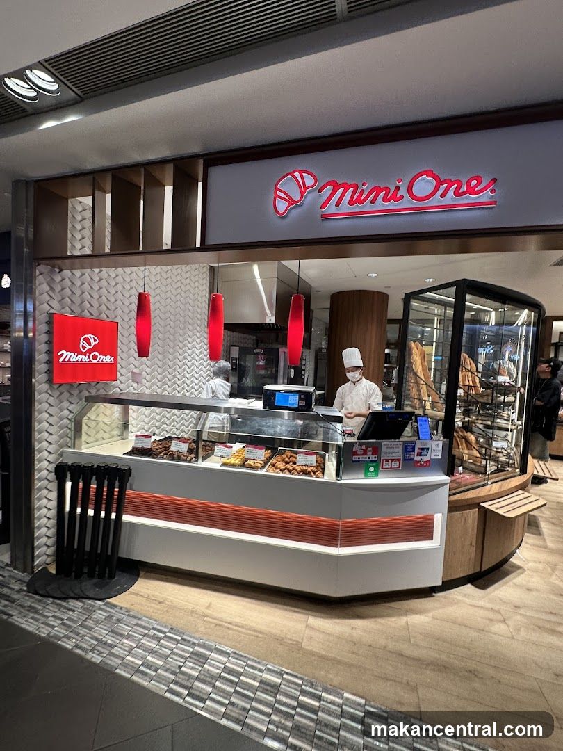 Mini One bakery storefront