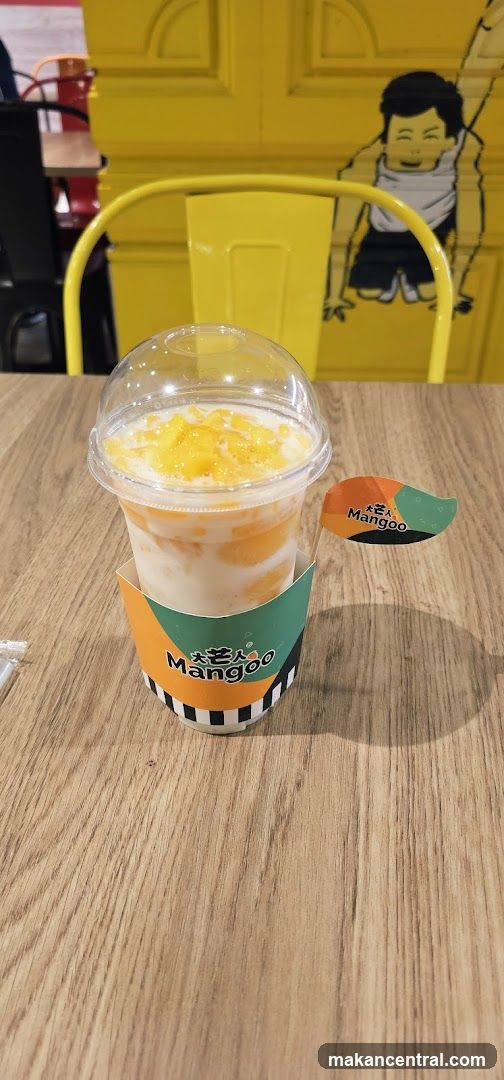 Mango beverage at Mangooo shop