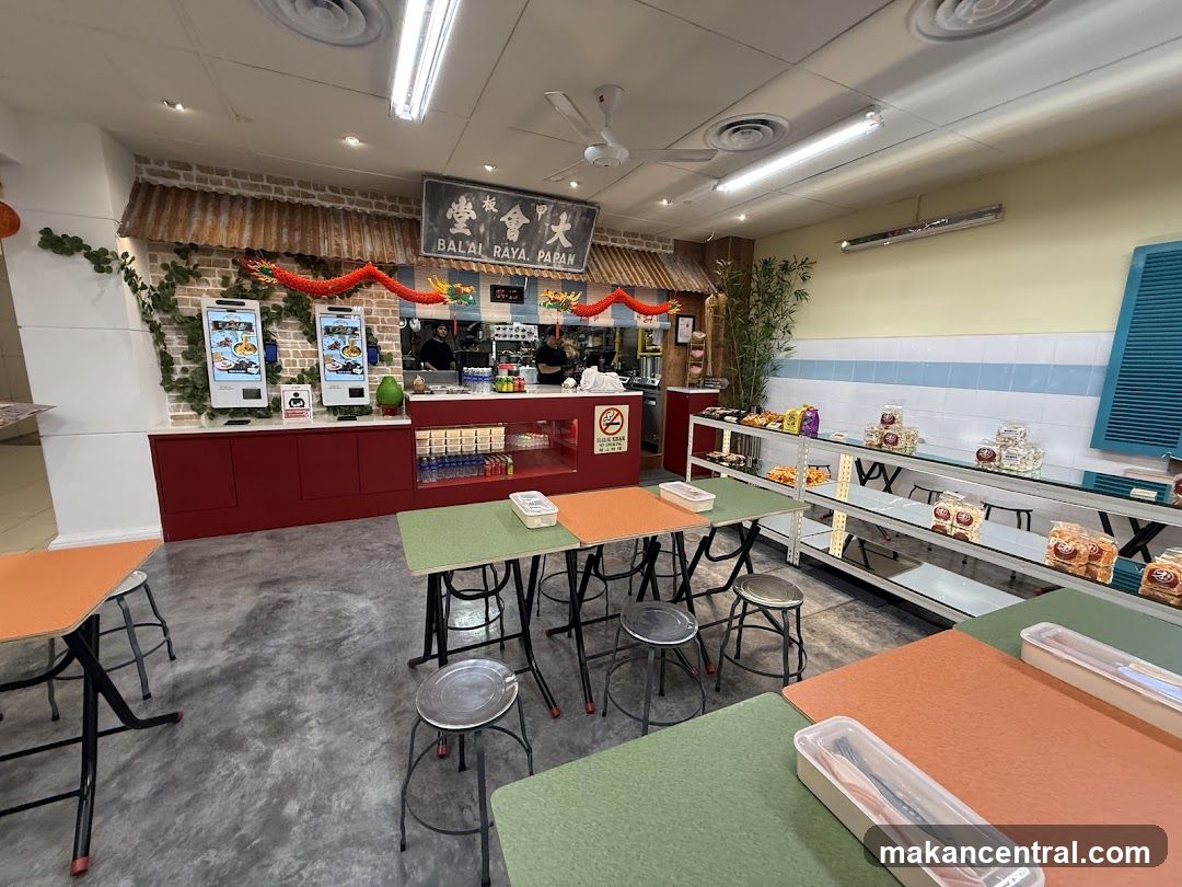 Interior of Balai Raya Papan Food Stall