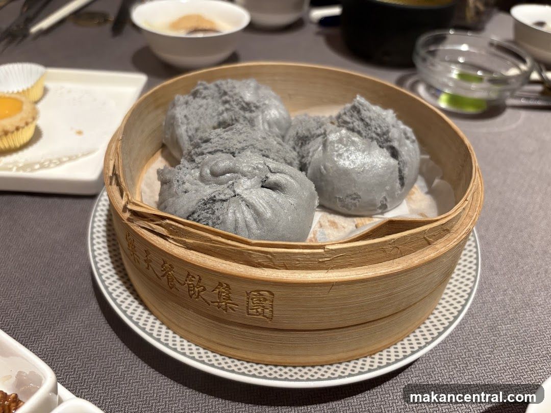 Dumplings in Bamboo Steamer