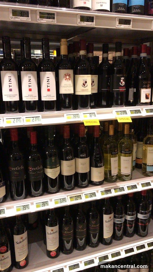 Wine shelf display