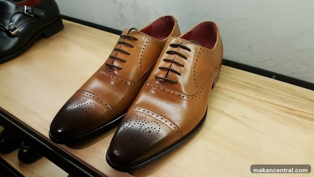 Leather Shoes Display