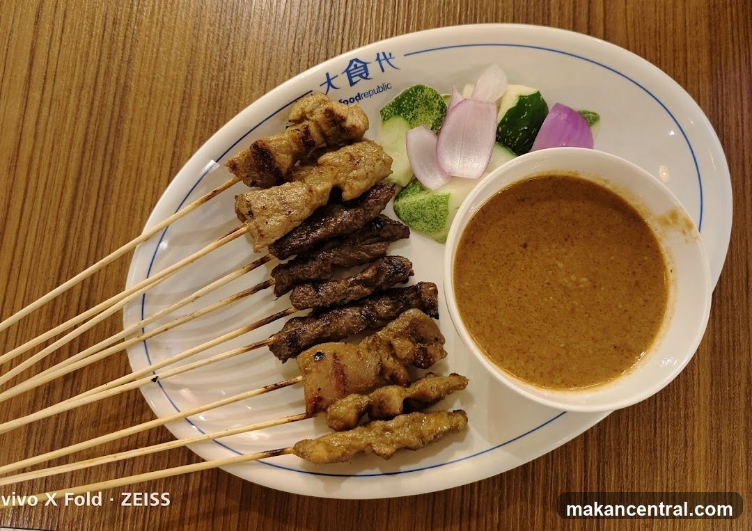 Sate with Sauce and Vegetables