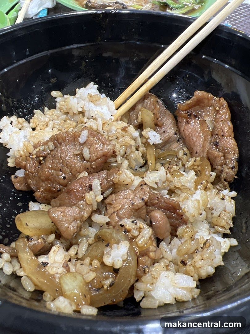 Rice bowl with meat and vegetables