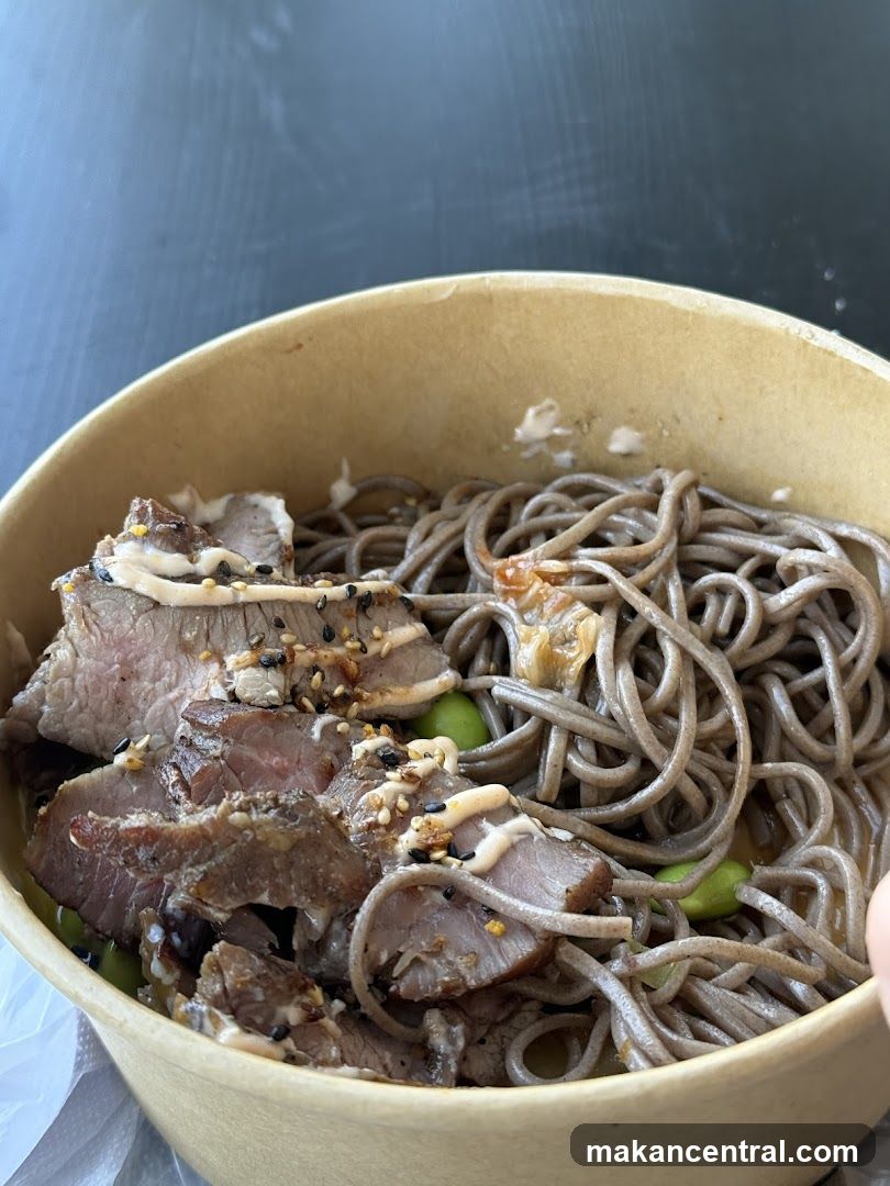 Noodles with meat in bowl