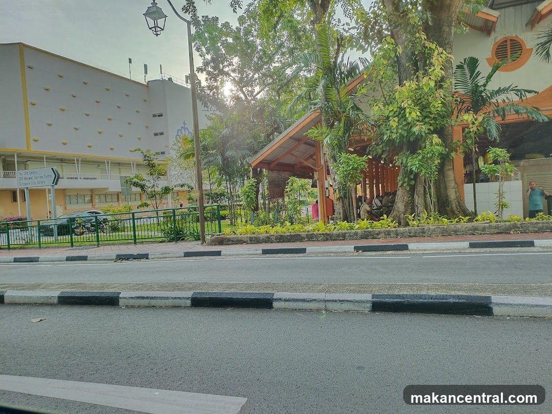Street View with Building and Greenery