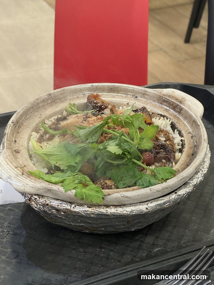 Food dish in ceramic pot
