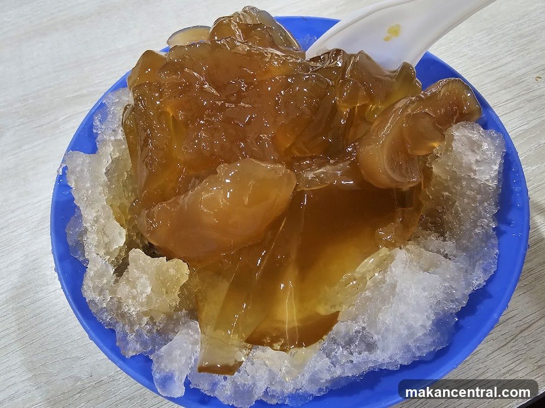 Ice dessert with jelly