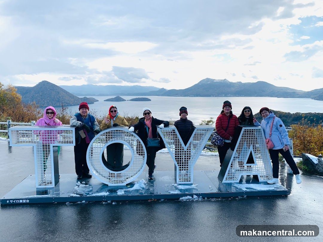 Group photo at Toyama viewpoint