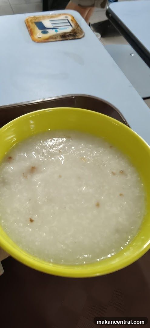 Bowl of congee on tray