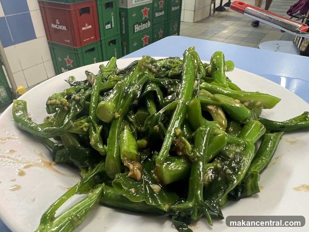 Stir-fried green vegetables