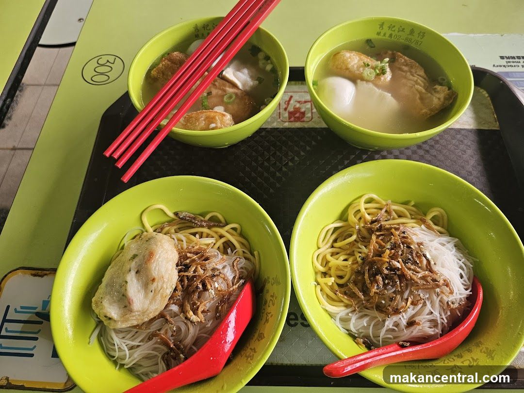 Food served at a hawker stall