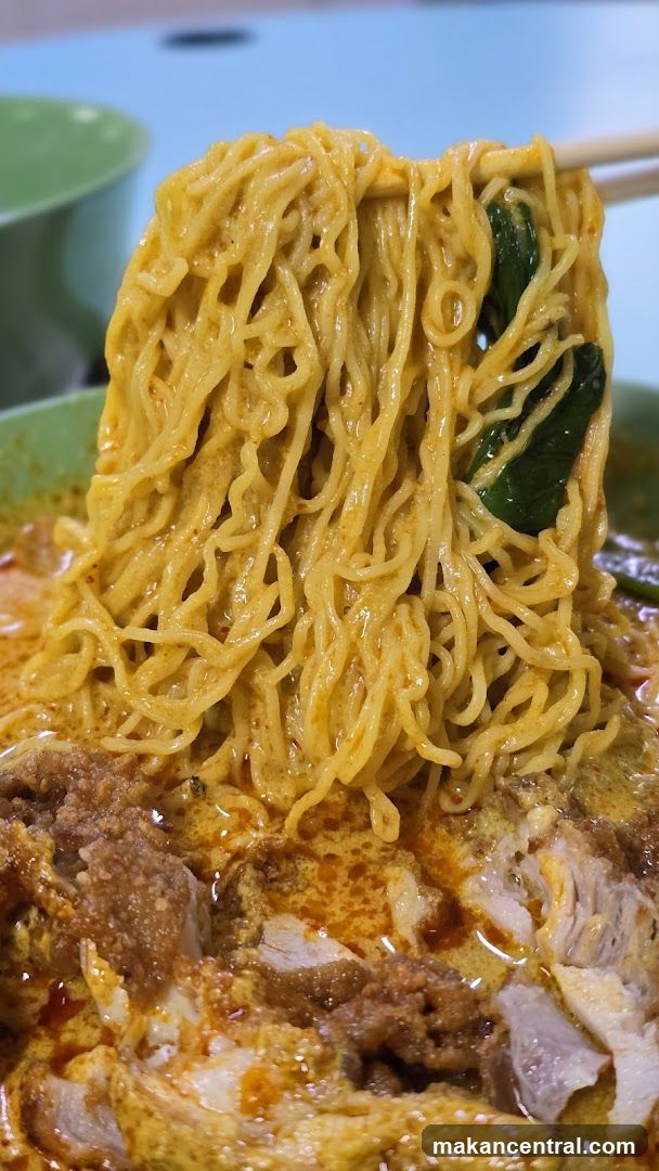 Noodles with meat and greens