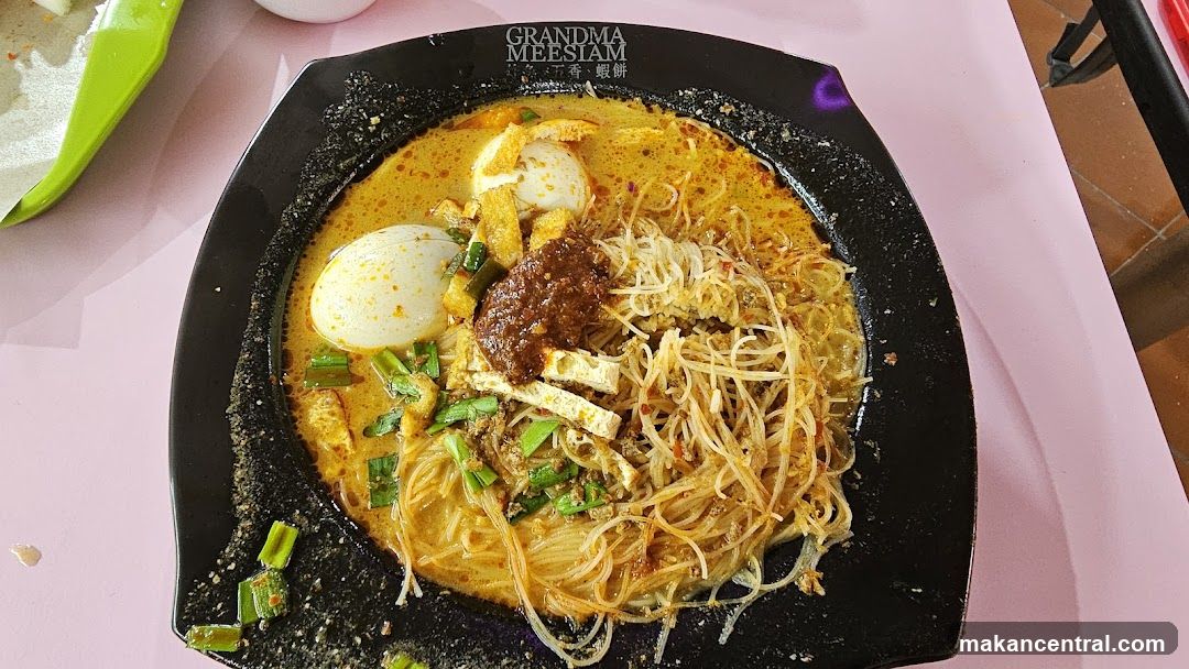 Laksa with Eggs and Tofu