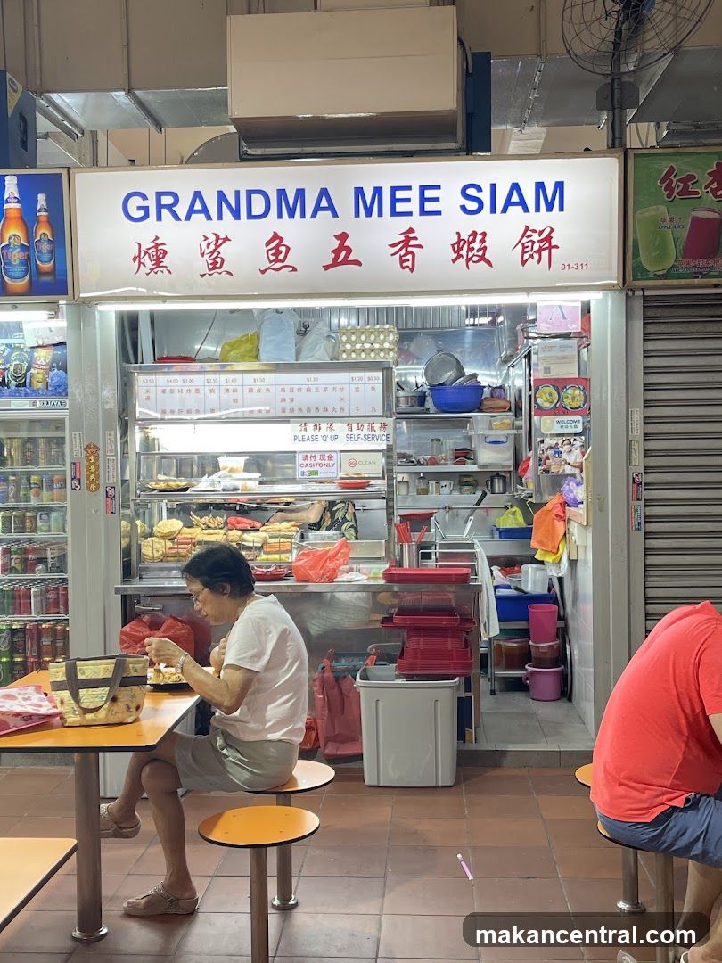 Grandma Mee Siam 燻鲨鱼五香虾饼