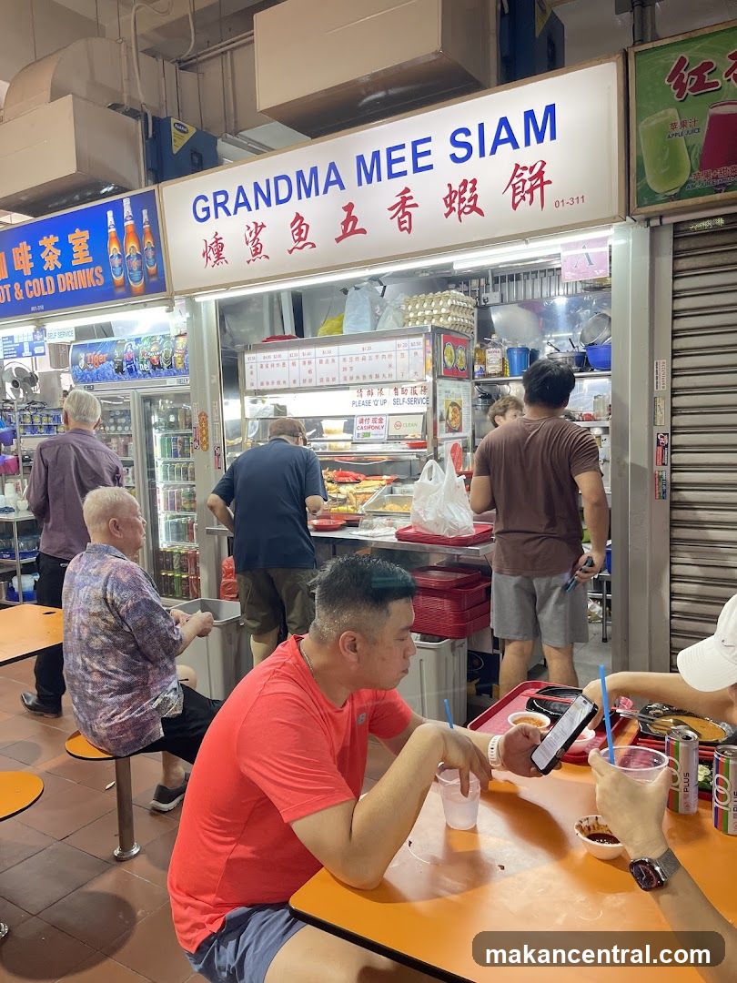 Grandma Mee Siam 燻鲨鱼五香虾饼
