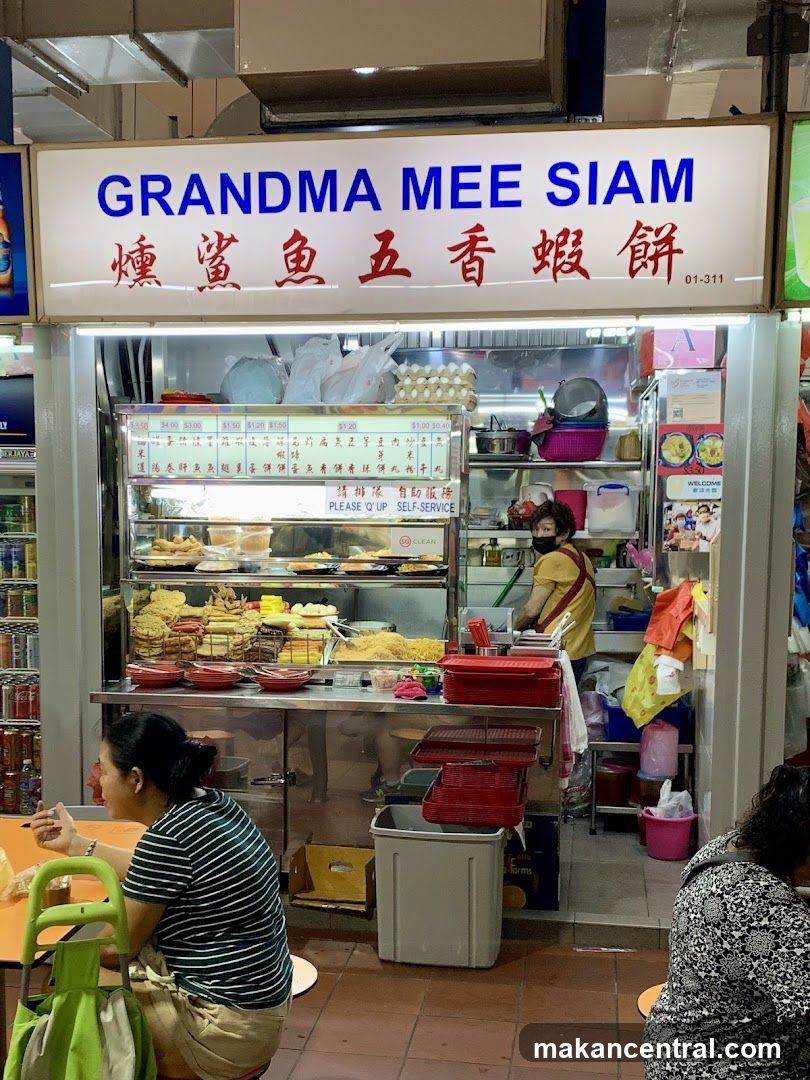 Grandma Mee Siam 燻鲨鱼五香虾饼