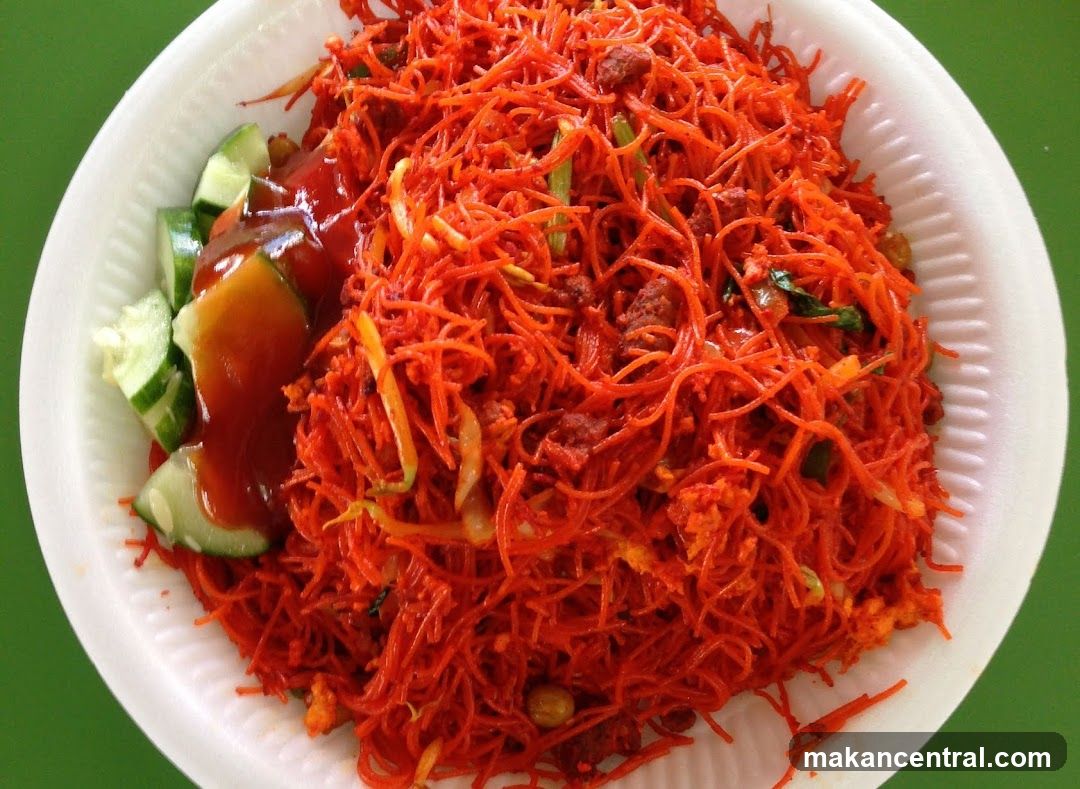 Fried Noodles with Cucumber and Sauce