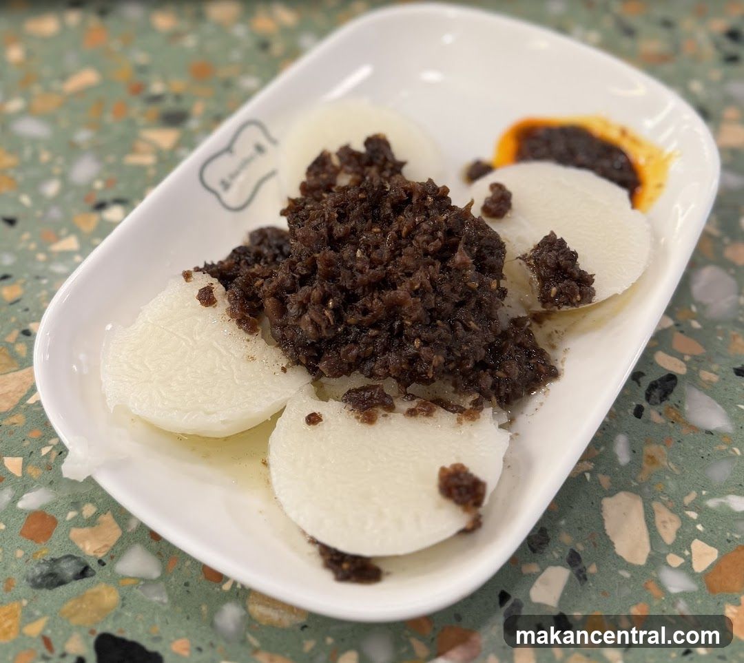 Steamed Rice Cakes with Toppings