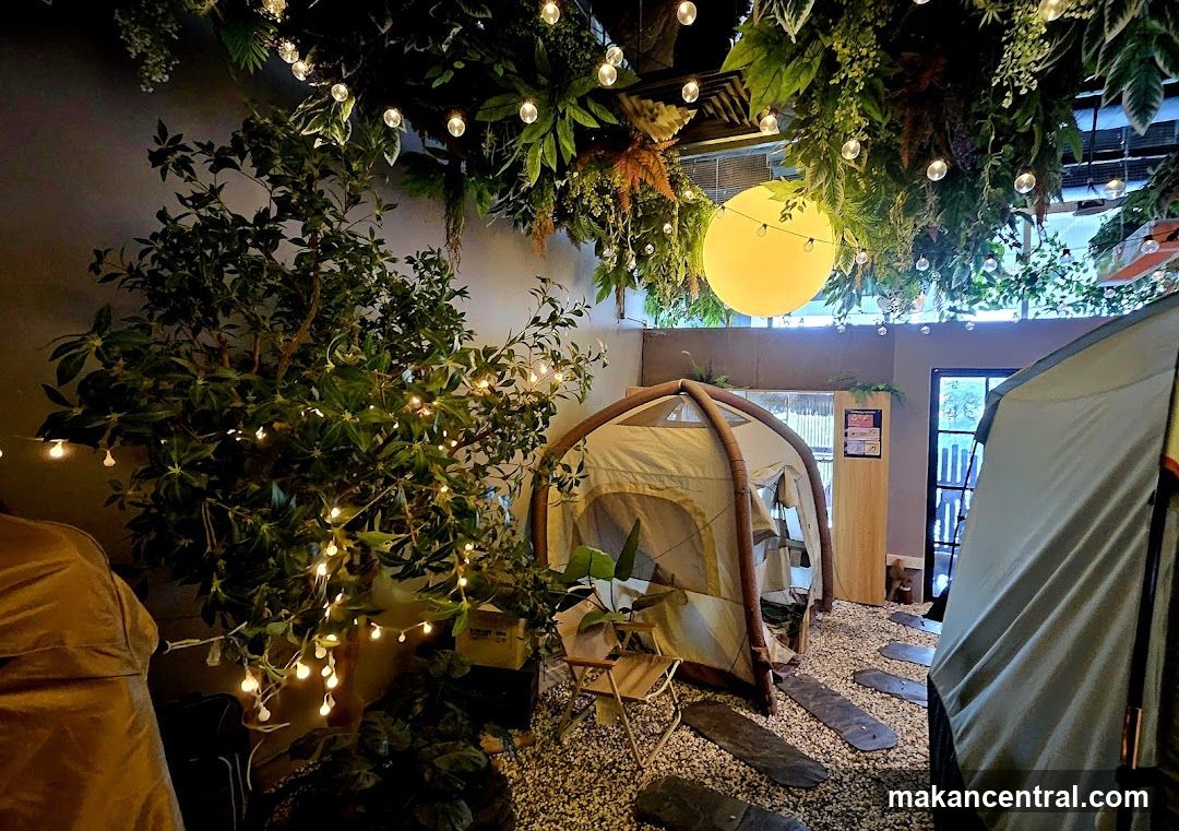 Cozy Glamping-Themed Interior