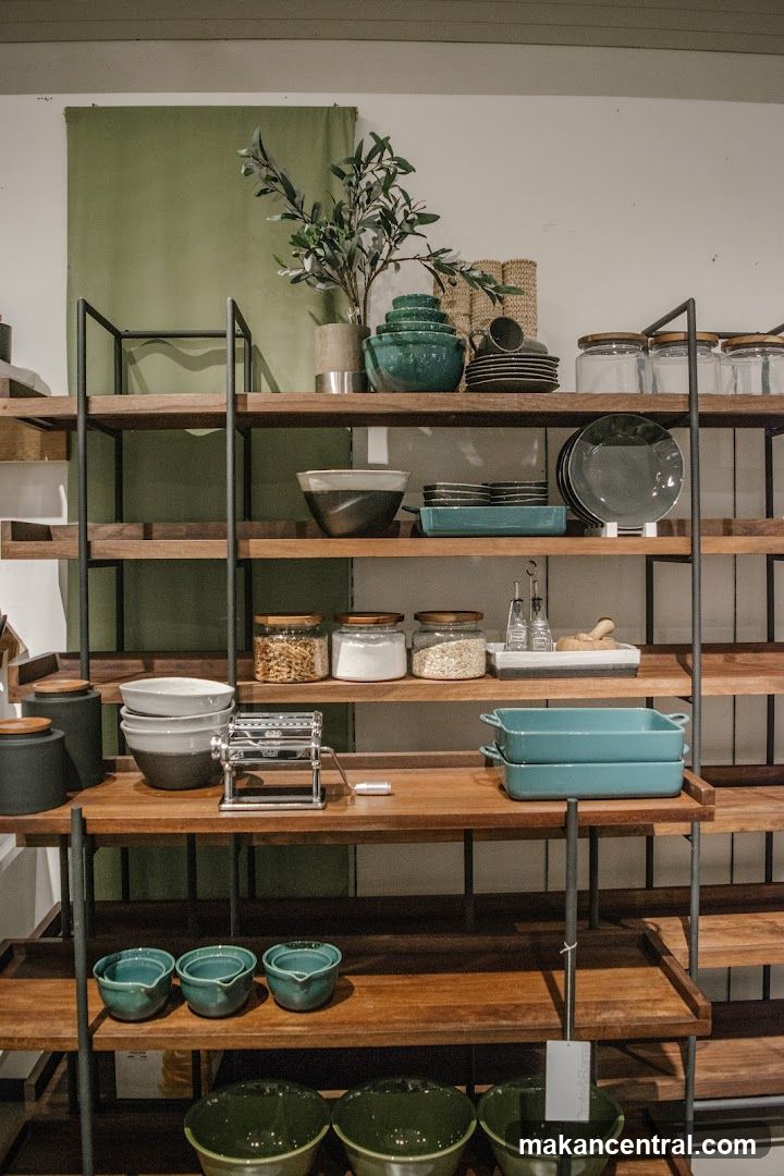 Kitchenware Display