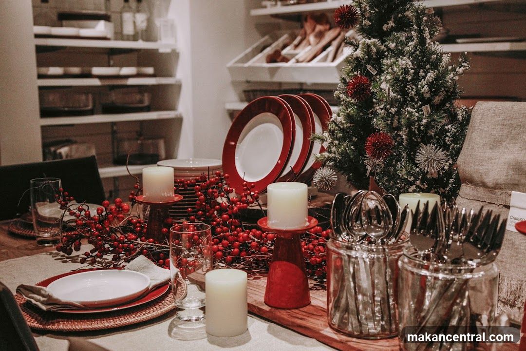 Christmas Table Setting