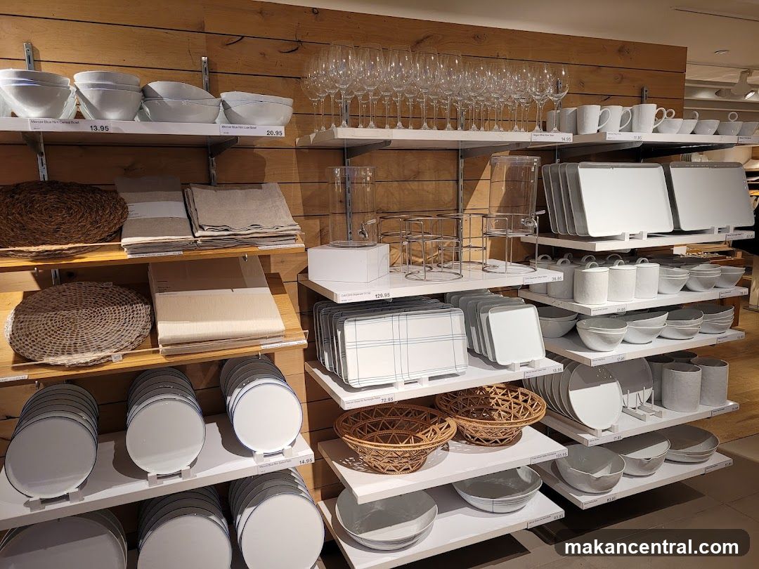 Tableware and kitchenware display