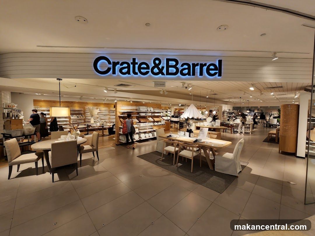 Crate & Barrel Storefront