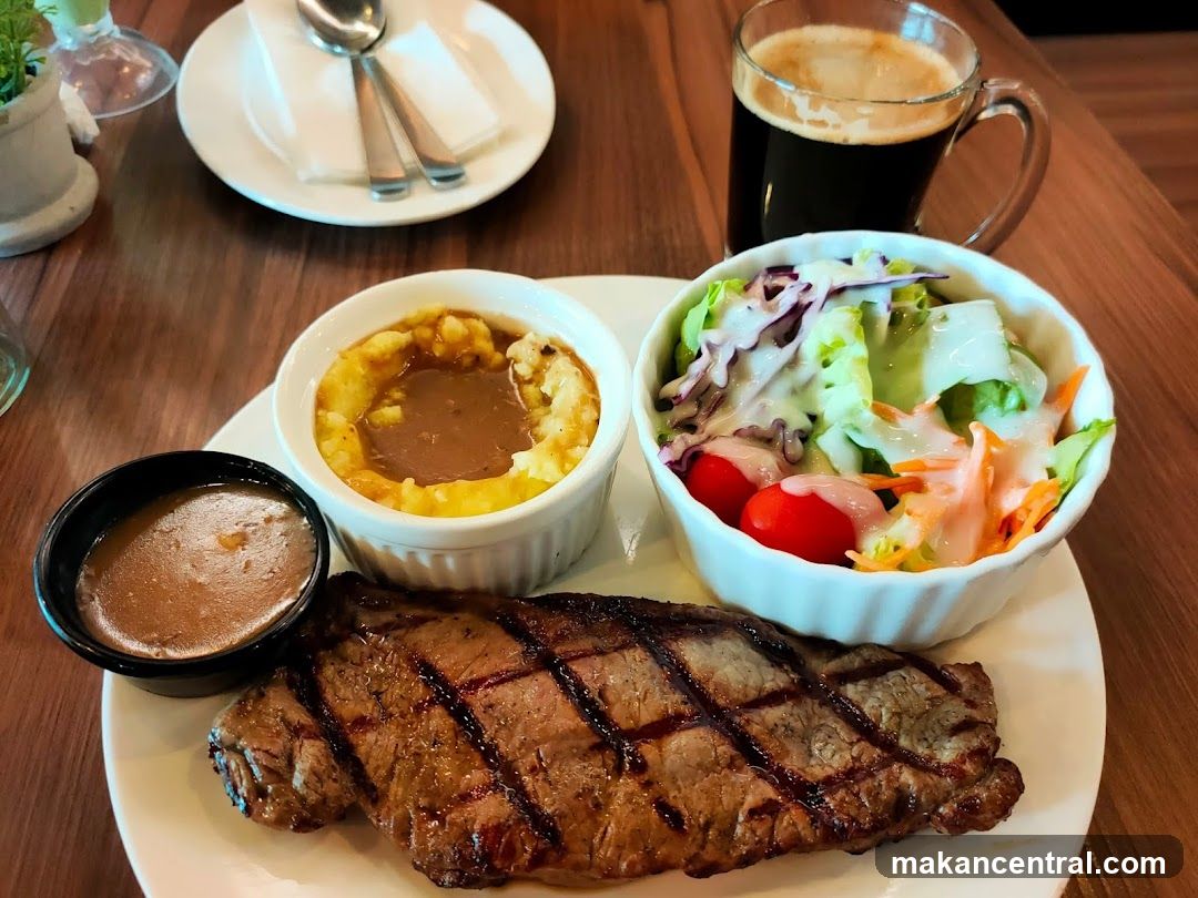 ASTONS Steak & Salad
