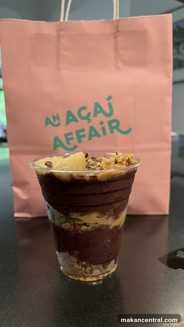 Açaí Bowl with Pink Bag