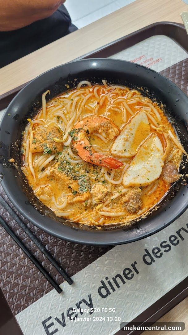 Laksa with Shrimp and Fish Cake