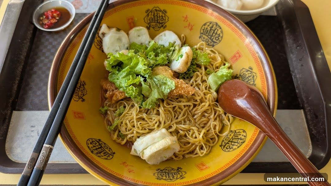 Noodles with Fish Balls and Greens