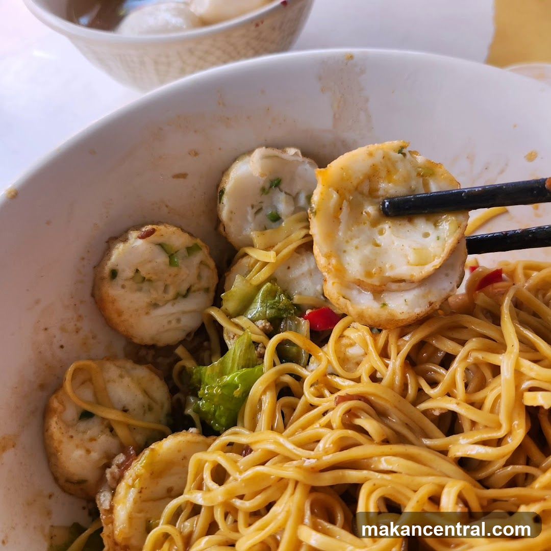 Noodles with Fish Cakes