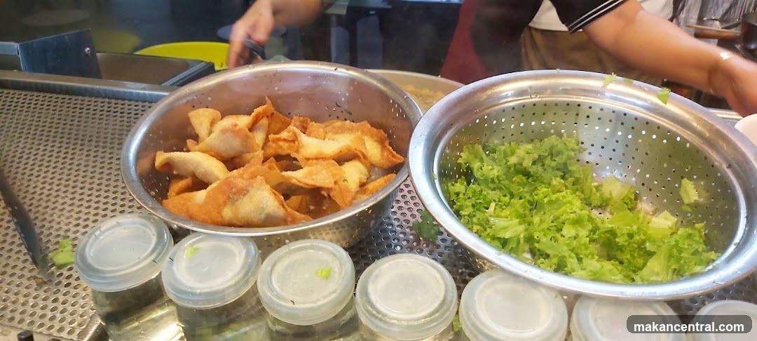 Fried Wontons and Lettuce