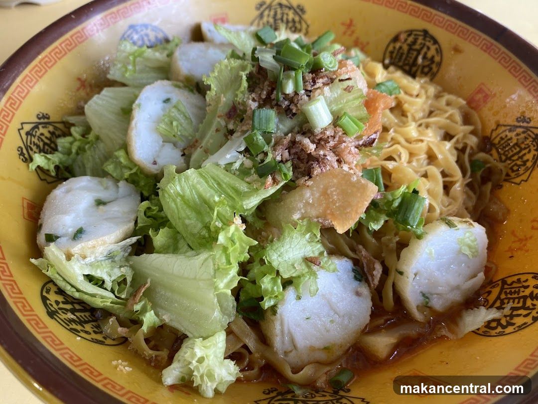 Noodles with Fish Cakes
