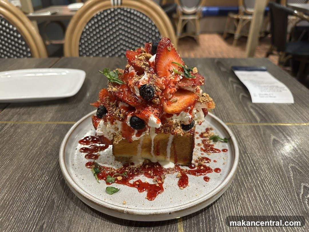Dessert with Strawberries and Blueberries